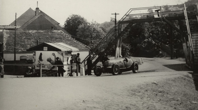 1935